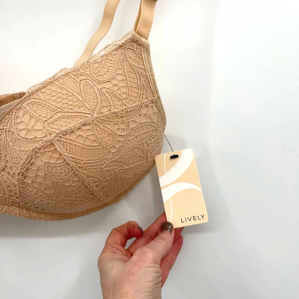 NWT Lively The Lace No-Wire Push-Up Bra in Toasted Almond Size 38D Nude Wireless